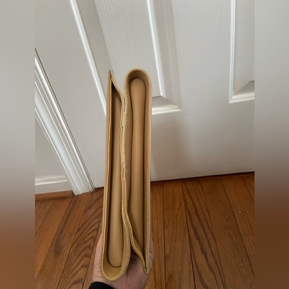 Unique Purse, Top Handle Carry, Tan and Cream. Double Zip Compartments. - Picture 4 of 4